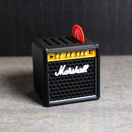 Portapúas con forma de amplificador Marshall en color negro y dorado, visto de frente